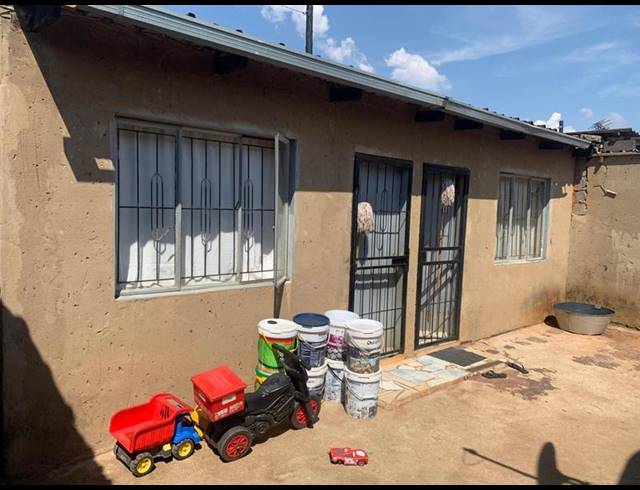 9 BEDROOM HOUSE FOR SALE IN KAALFONTEIN